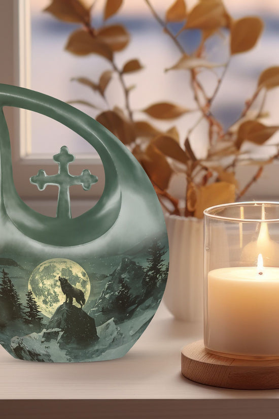 Wolf Howling Urns For Ashes - Cremation Keepsakes For Men