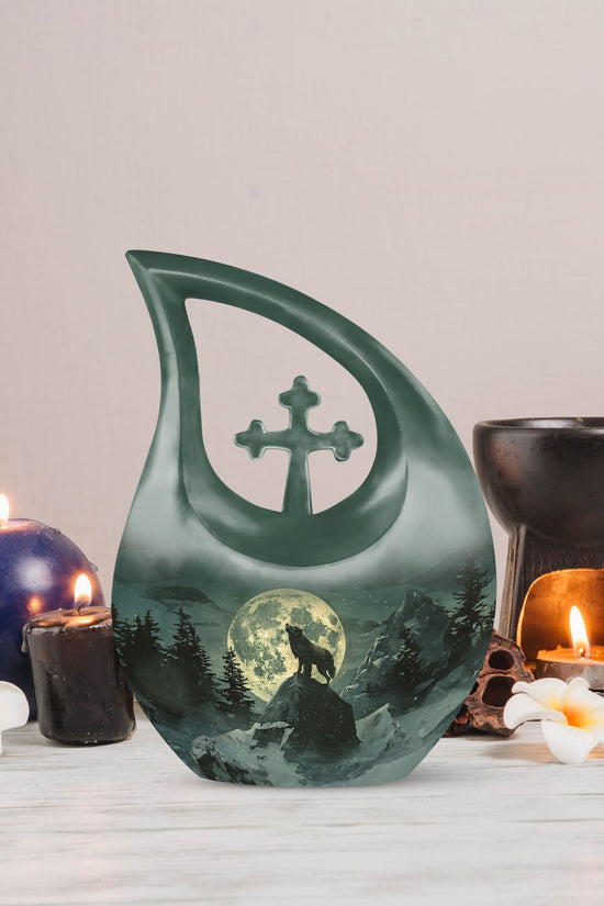 Wolf Howling Urns For Ashes - Cremation Keepsakes For Men